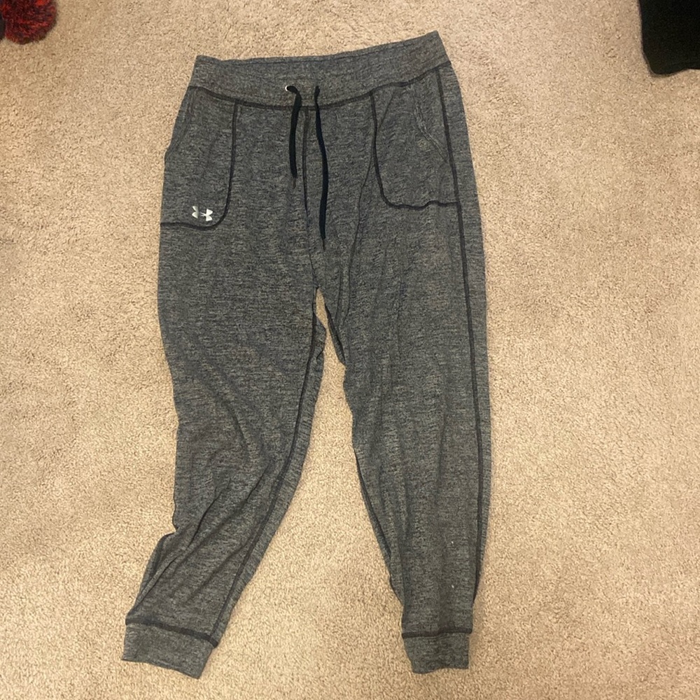 Light weight workout under armor joggers! Like brand new, super comfy!!